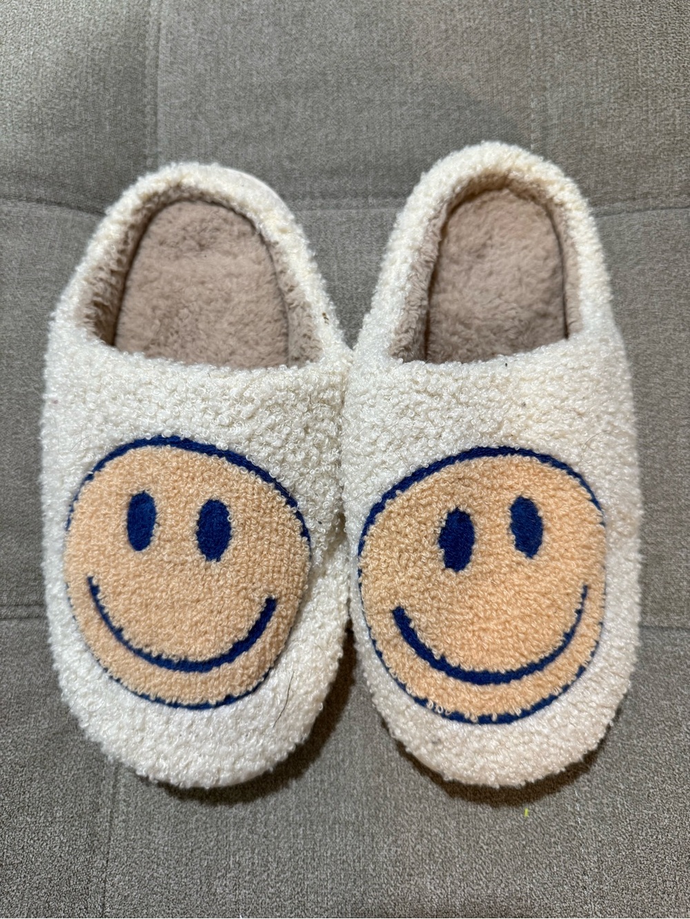 Cream Smiley One-Piece Slippers
